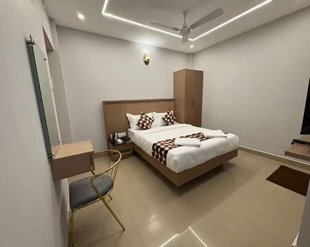 Deluxe Double room with TV and wardrobe