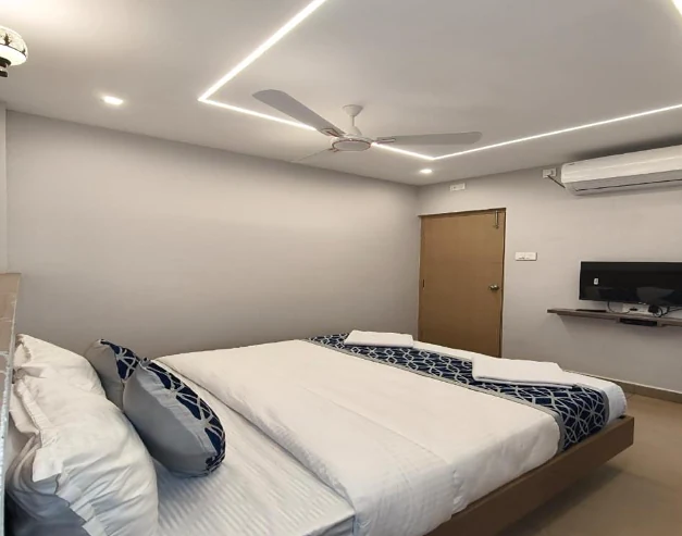 Deluxe Double room, corner view