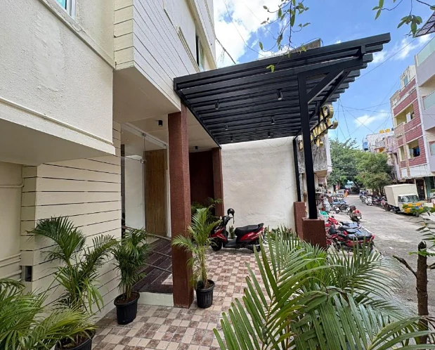 Entrance from the side